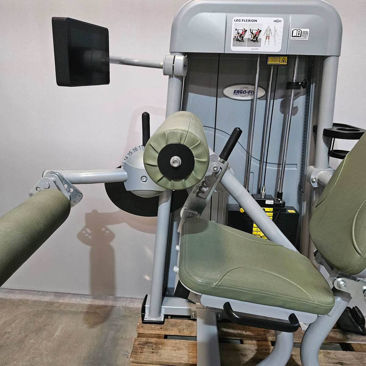Ergo-Fit Leg Flexion 4100 S Med mit Display, Beinbeuger sitzend mit medizinischer Zulassung, MPG, Baujahr 2020, Rahmen Silber, gebraucht - überholter Zustand