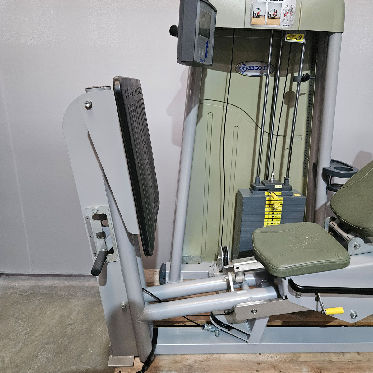 Ergo-Fit Funktionsstemme, Beinpresse verstellbar, 172,5kg Gewichtsblock, 4000 S MED Serie, MPG, Reha, Rahmenfarbe Silber, gebraucht - überholter Zustand