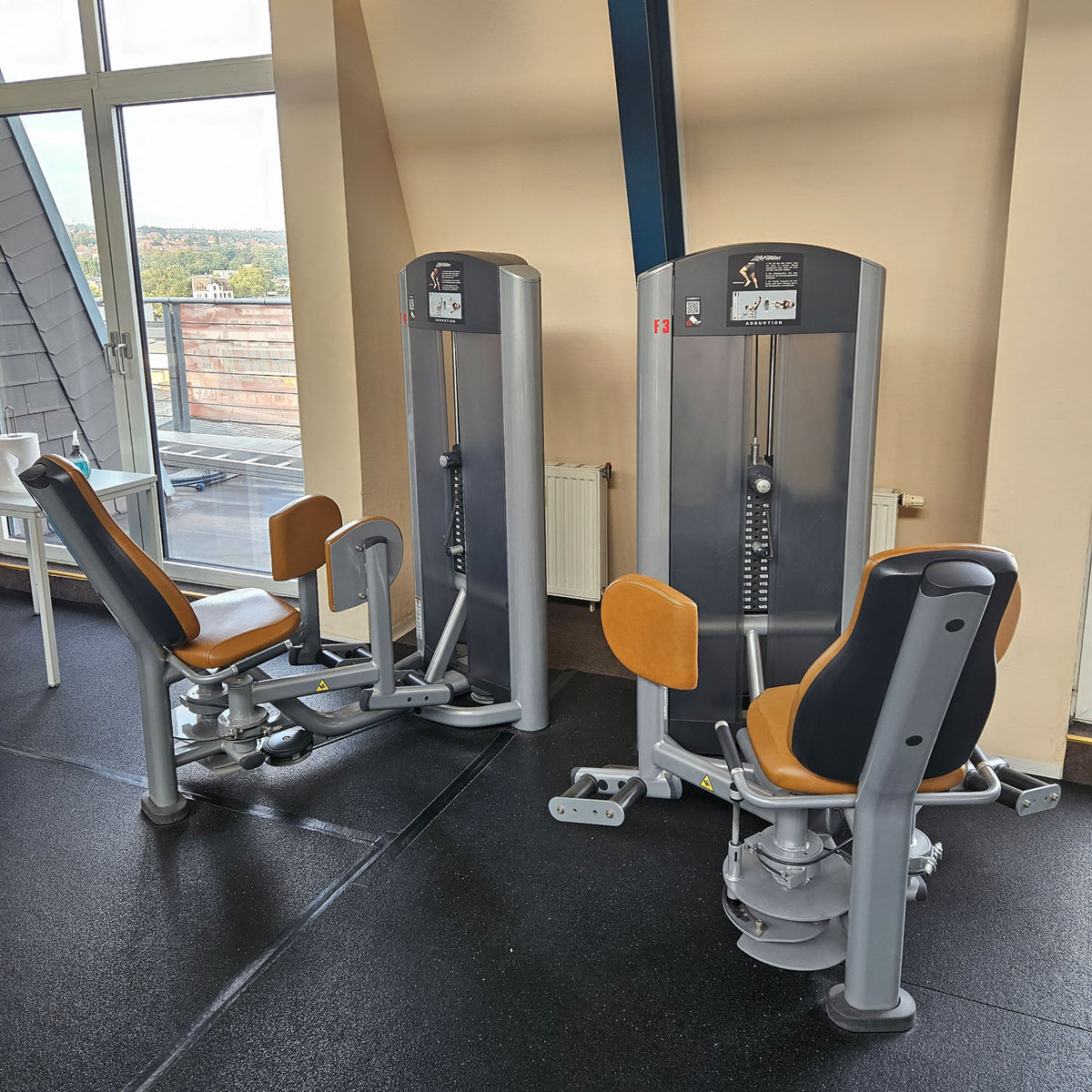 Life Fitness & Hammer Strength - 95 Fitnessgeräte - 105 Stationen, Kraftgeräte, Cardiogeräte, Plate loaded Geräte, Bänke etc - komplettes Fitnessstudio - gebraucht, überholter TOP Zustand