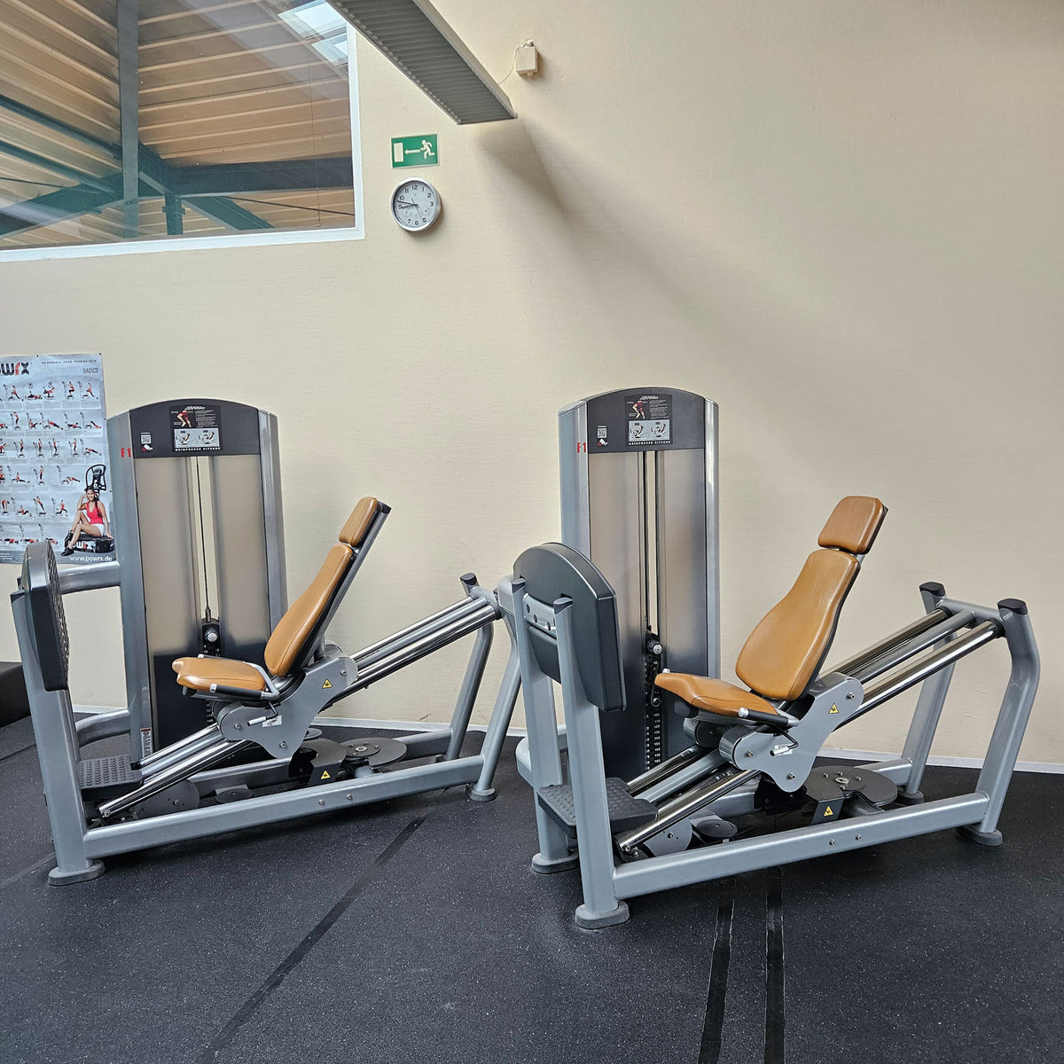 Life Fitness & Hammer Strength - 95 Fitnessgeräte - 105 Stationen, Kraftgeräte, Cardiogeräte, Plate loaded Geräte, Bänke etc - komplettes Fitnessstudio - gebraucht, überholter TOP Zustand