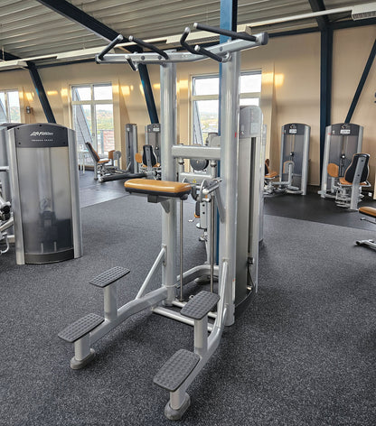 Life Fitness & Hammer Strength - 95 Fitnessgeräte - 105 Stationen, Kraftgeräte, Cardiogeräte, Plate loaded Geräte, Bänke etc - komplettes Fitnessstudio - gebraucht, überholter TOP Zustand