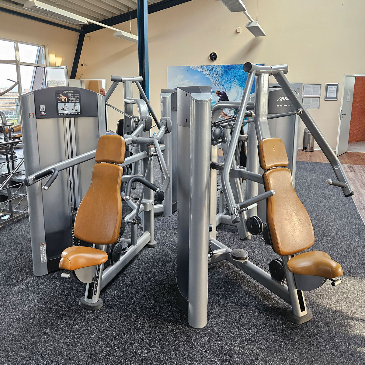 Life Fitness & Hammer Strength - 95 Fitnessgeräte - 105 Stationen, Kraftgeräte, Cardiogeräte, Plate loaded Geräte, Bänke etc - komplettes Fitnessstudio - gebraucht, überholter TOP Zustand