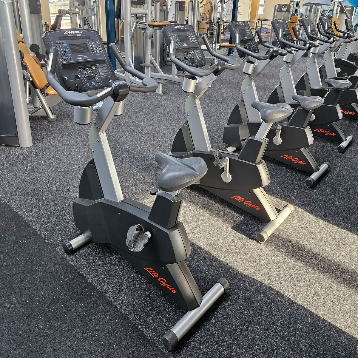 Life Fitness & Hammer Strength - 95 Fitnessgeräte - 105 Stationen, Kraftgeräte, Cardiogeräte, Plate loaded Geräte, Bänke etc - komplettes Fitnessstudio - gebraucht, überholter TOP Zustand