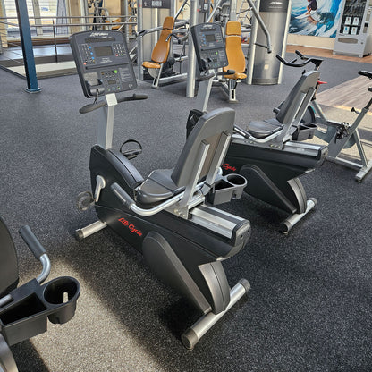 Life Fitness & Hammer Strength - 95 Fitnessgeräte - 105 Stationen, Kraftgeräte, Cardiogeräte, Plate loaded Geräte, Bänke etc - komplettes Fitnessstudio - gebraucht, überholter TOP Zustand