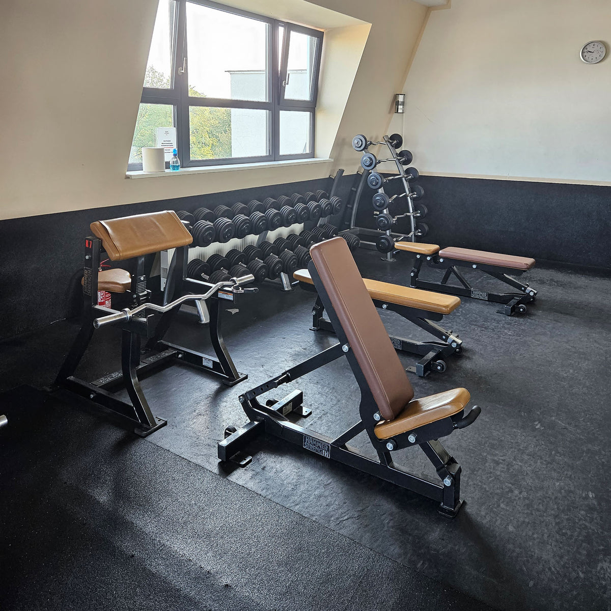 Life Fitness & Hammer Strength - 95 Fitnessgeräte - 105 Stationen, Kraftgeräte, Cardiogeräte, Plate loaded Geräte, Bänke etc - komplettes Fitnessstudio - gebraucht, überholter TOP Zustand