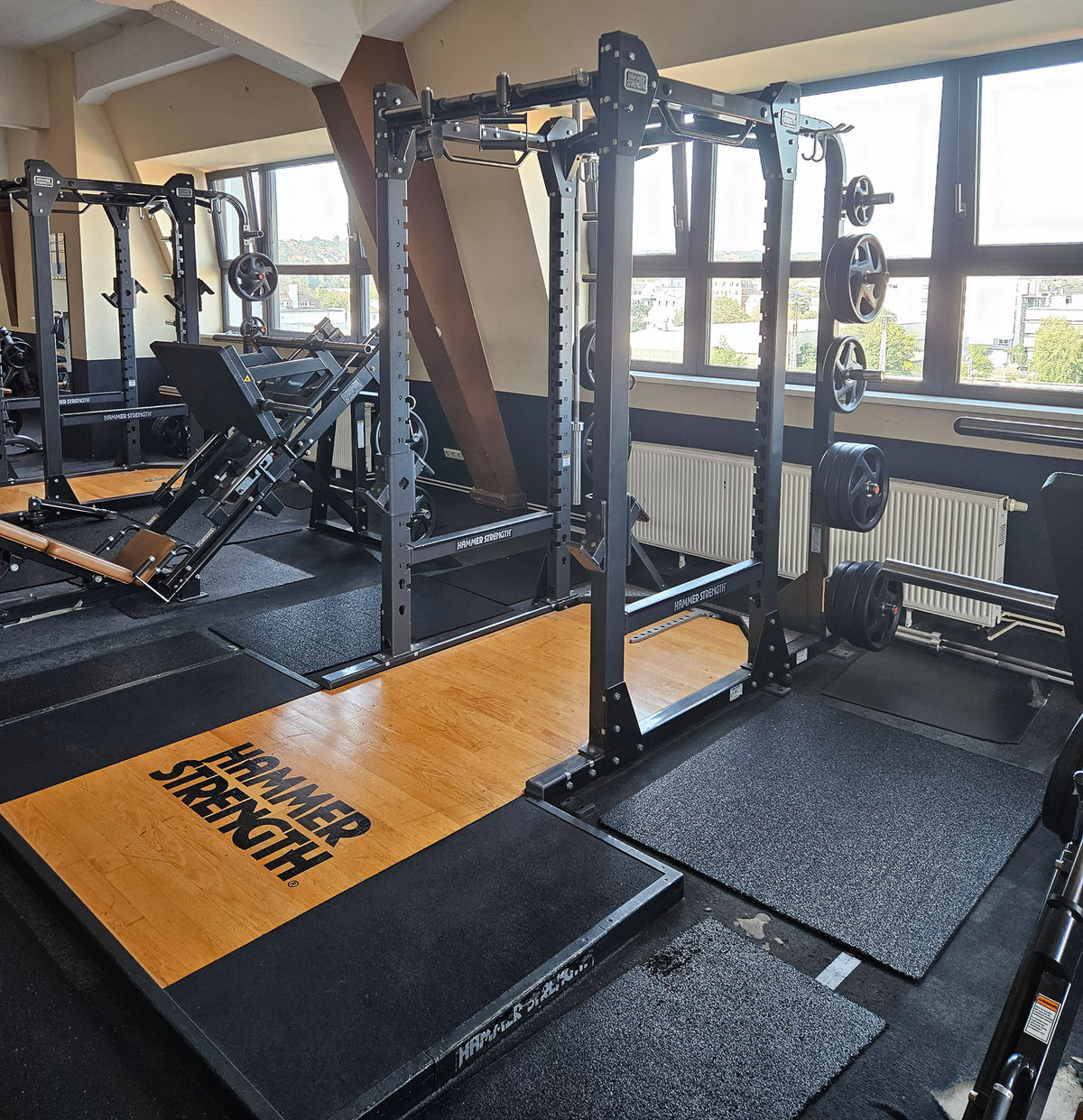 Life Fitness & Hammer Strength - 95 Fitnessgeräte - 105 Stationen, Kraftgeräte, Cardiogeräte, Plate loaded Geräte, Bänke etc - komplettes Fitnessstudio - gebraucht, überholter TOP Zustand