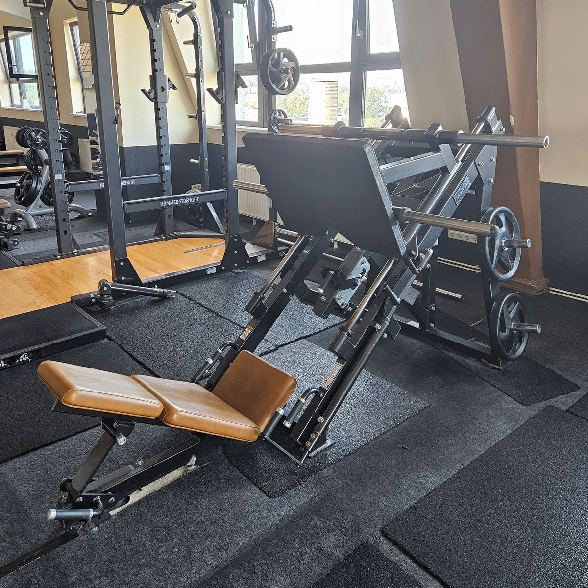 Life Fitness & Hammer Strength - 95 Fitnessgeräte - 105 Stationen, Kraftgeräte, Cardiogeräte, Plate loaded Geräte, Bänke etc - komplettes Fitnessstudio - gebraucht, überholter TOP Zustand