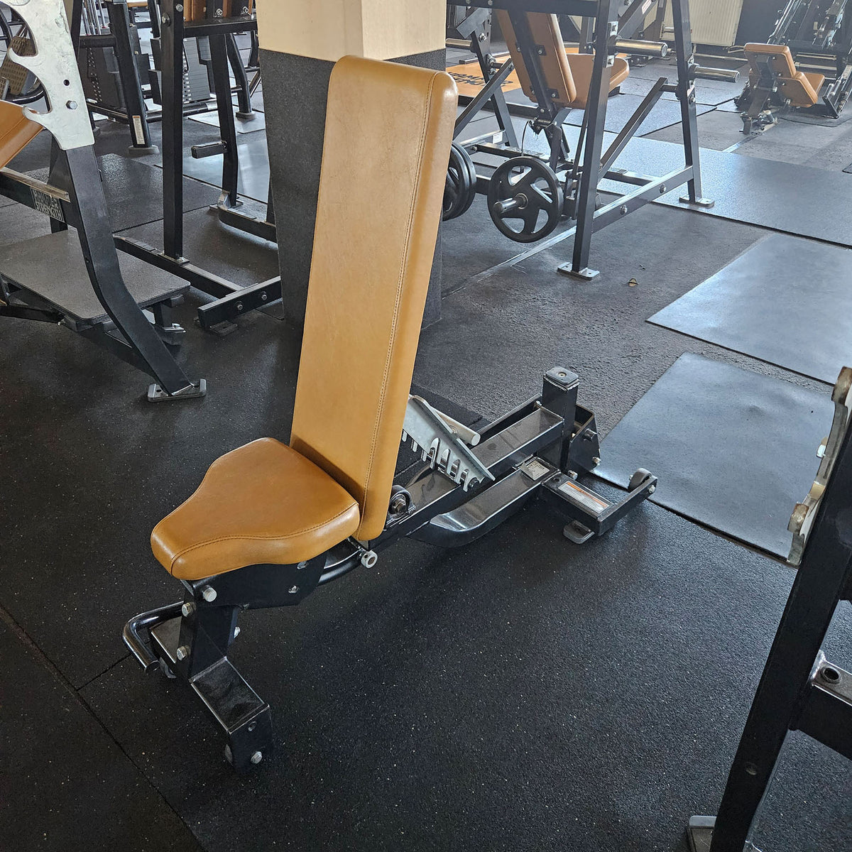 Life Fitness & Hammer Strength - 95 Fitnessgeräte - 105 Stationen, Kraftgeräte, Cardiogeräte, Plate loaded Geräte, Bänke etc - komplettes Fitnessstudio - gebraucht, überholter TOP Zustand