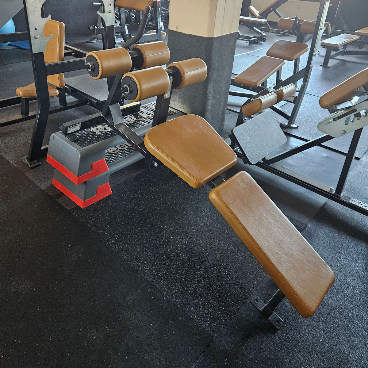 Life Fitness & Hammer Strength - 95 Fitnessgeräte - 105 Stationen, Kraftgeräte, Cardiogeräte, Plate loaded Geräte, Bänke etc - komplettes Fitnessstudio - gebraucht, überholter TOP Zustand