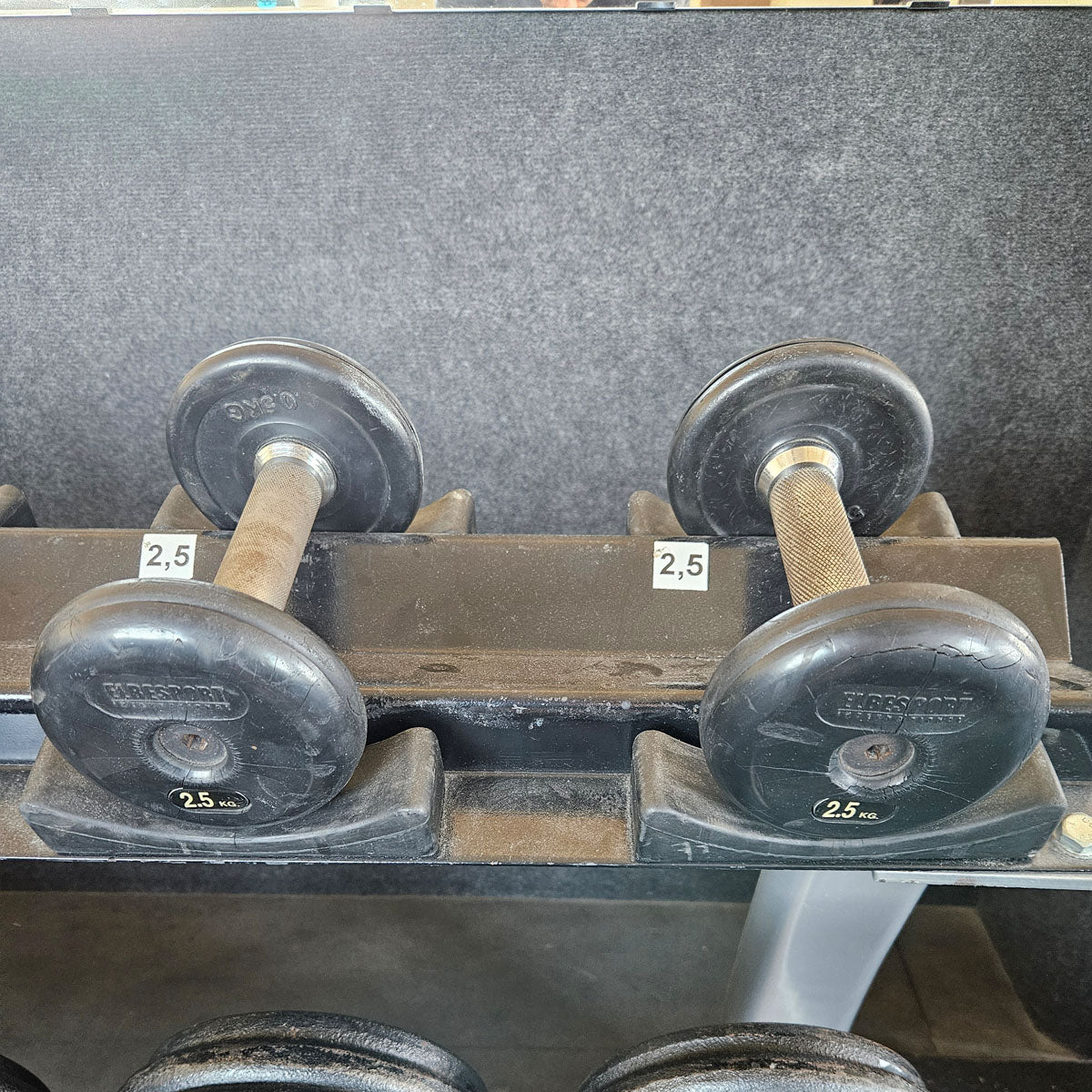 ElbeSport cast iron dumbbell set from 2.5 to 60 kg in 2.5 kg increments (24 pairs) Oldschool, INCLUDING dumbbell racks, used - with signs of wear