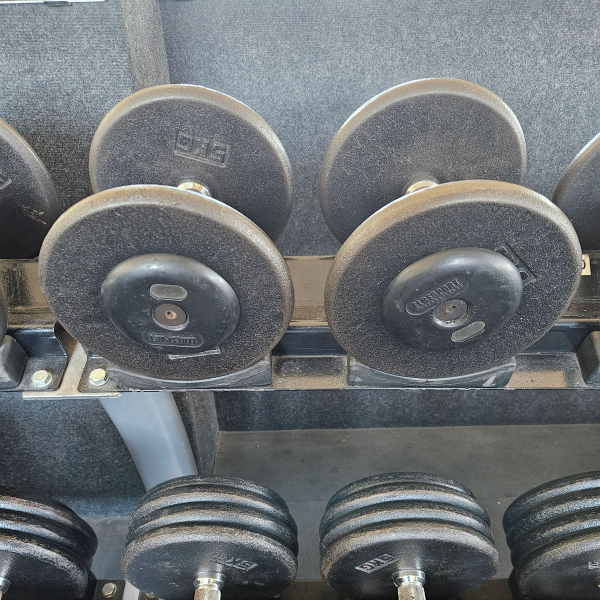 ElbeSport cast iron dumbbell set from 2.5 to 60 kg in 2.5 kg increments (24 pairs) Oldschool, INCLUDING dumbbell racks, used - with signs of wear