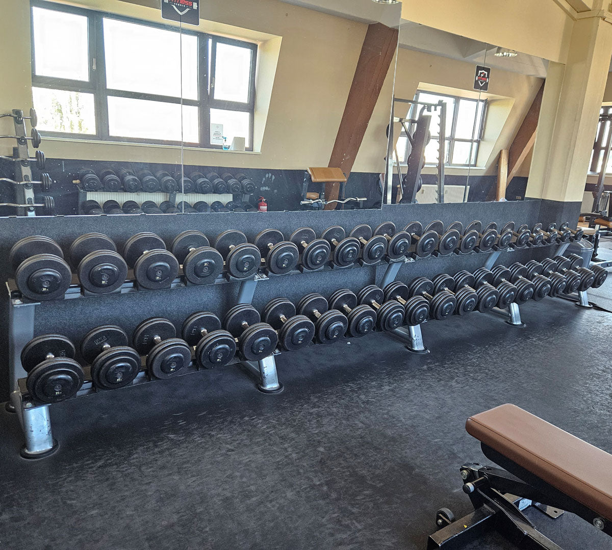 ElbeSport cast iron dumbbell set from 2.5 to 60 kg in 2.5 kg increments (24 pairs) Oldschool, INCLUDING dumbbell racks, used - with signs of wear