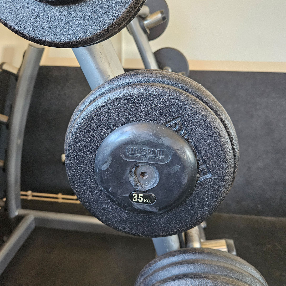 SZ Langhantel Kompakt Set 25kg bis 50kg in 5kg Schritten, 6 Stück gesamt, ähnlich Kurzhanteln mit SZ Stange, inkl. Ständer Elbesport, gebraucht mit Gebrauchsspuren