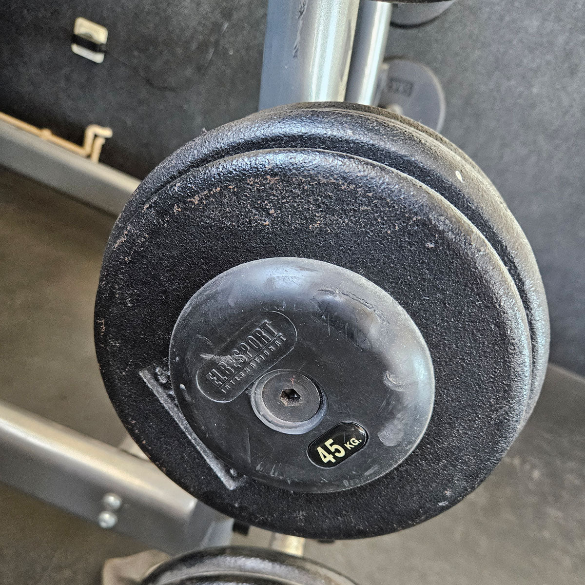 SZ Langhantel Kompakt Set 25kg bis 50kg in 5kg Schritten, 6 Stück gesamt, ähnlich Kurzhanteln mit SZ Stange, inkl. Ständer Elbesport, gebraucht mit Gebrauchsspuren