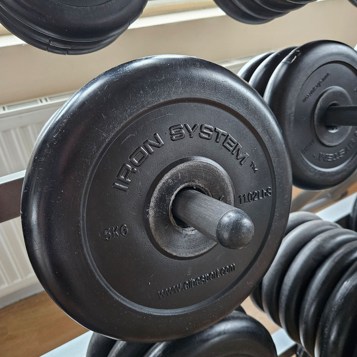 Elbesport Iron System Langhantelsets für Groupfitness, Gruppentraining, Kurse etc, Ähnlich Hot Iron Sets, inkl. Ständer-Ablage in Silber, gebraucht - mit Gebrauchsspuren