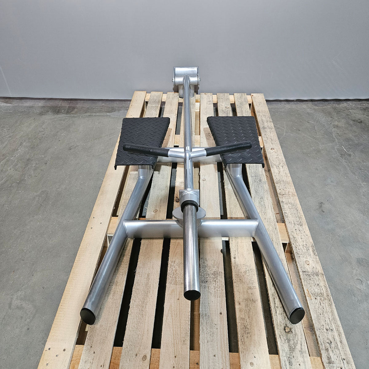 Gym80 Sygnum T-Bar Row Ruderstation - Ähnlich Pure Kraft 4018 Rudermaschine bzw 4138 Bodenhantel - Plate loaded Kraftgerät Rudern, Rahmen Silber, gebraucht - überholter Zustand