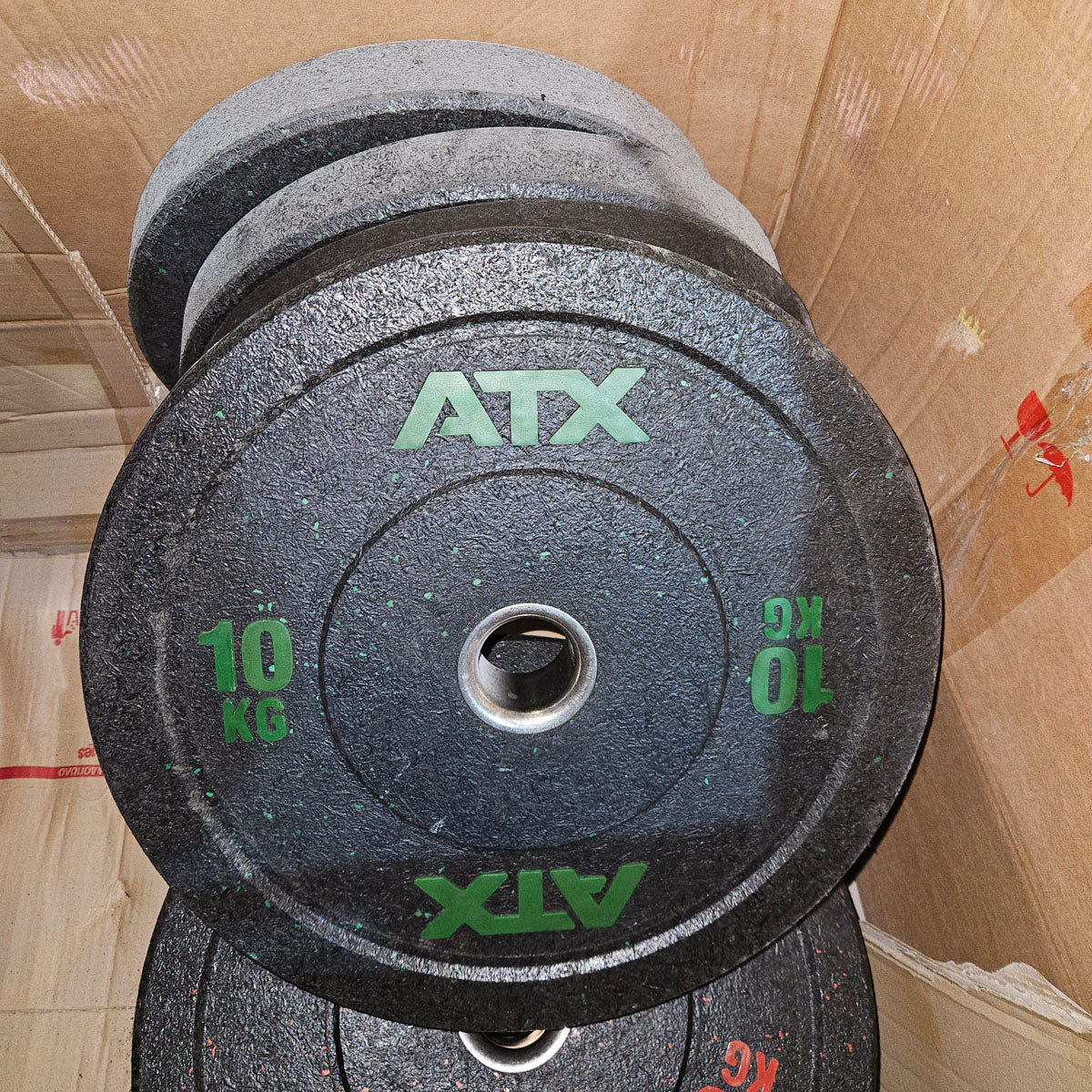 Set 230kg Bumper Plates von ATX - 2x 25kg, 4x 20kg, 4x 15kg, 4x 10kg, Hantelscheiben 50mm Durchmesser aus Granulat gepresst in Schwarz mit bunten Farbflecken, gebraucht - mit Gebrauchsspuren