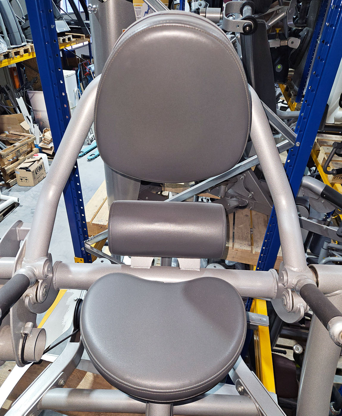 Hoist Roc-IT Low Back RS1204, Lower Back, Back Extension Machine, Roc IT Selectorized Series with plug-in weights, predecessor of the RS-2204, frame color silver, used - refurbished condition