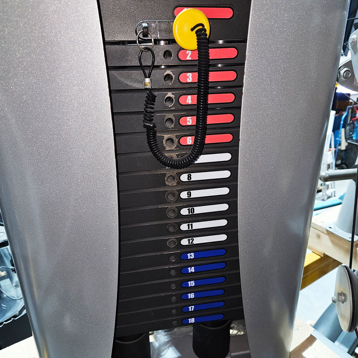 Hoist Roc-IT Pec Fly, RS1302, Butterfly, Roc IT Selectorized Serie mit Steckgewichten, Vorgänger vom RS-2302, Rahmenfarbe Silber, gebraucht - überholter Zustand
