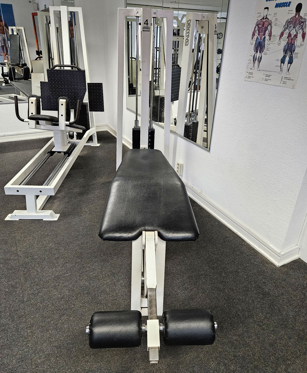 Gym80 Beinbeuger liegend, Leg Curl lying, Oldschool Bodybuilding Kraftgerät - Edition oder Classic Line, Rahmenfarbe Weiß, gebraucht und geprüft mit Gebrauchsspuren