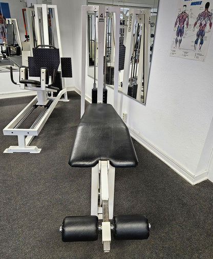 Gym80 Beinbeuger liegend, Leg Curl lying, Oldschool Bodybuilding Kraftgerät - Edition oder Classic Line, Rahmenfarbe Weiß, gebraucht und geprüft mit Gebrauchsspuren