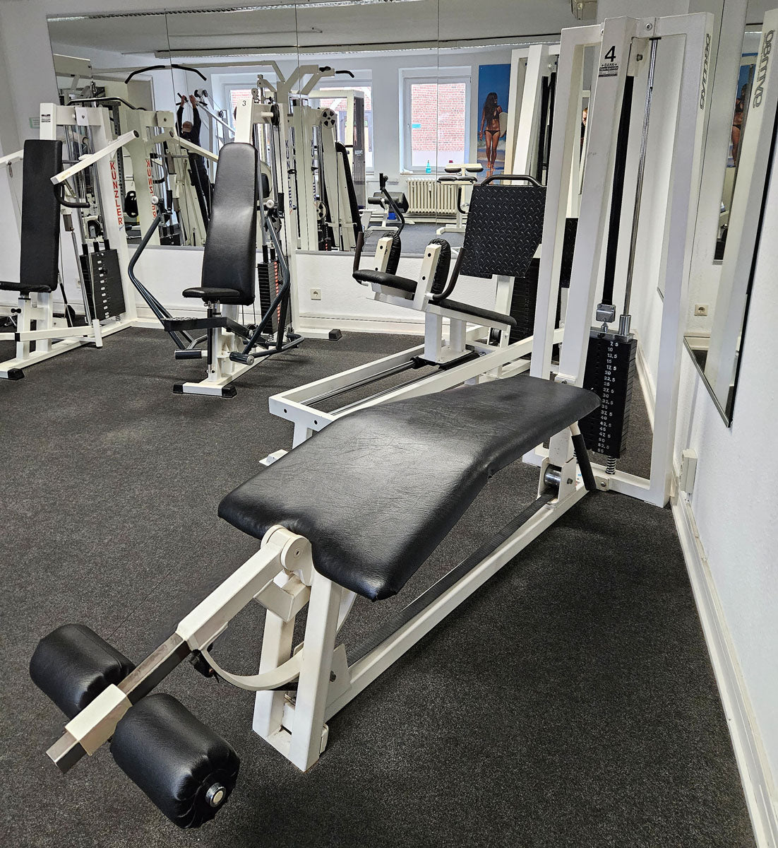 Gym80 Beinbeuger liegend, Leg Curl lying, Oldschool Bodybuilding Kraftgerät - Edition oder Classic Line, Rahmenfarbe Weiß, gebraucht und geprüft mit Gebrauchsspuren