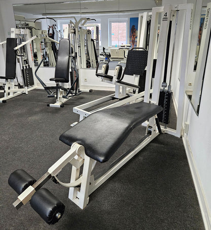 Gym80 Beinbeuger liegend, Leg Curl lying, Oldschool Bodybuilding Kraftgerät - Edition oder Classic Line, Rahmenfarbe Weiß, gebraucht und geprüft mit Gebrauchsspuren