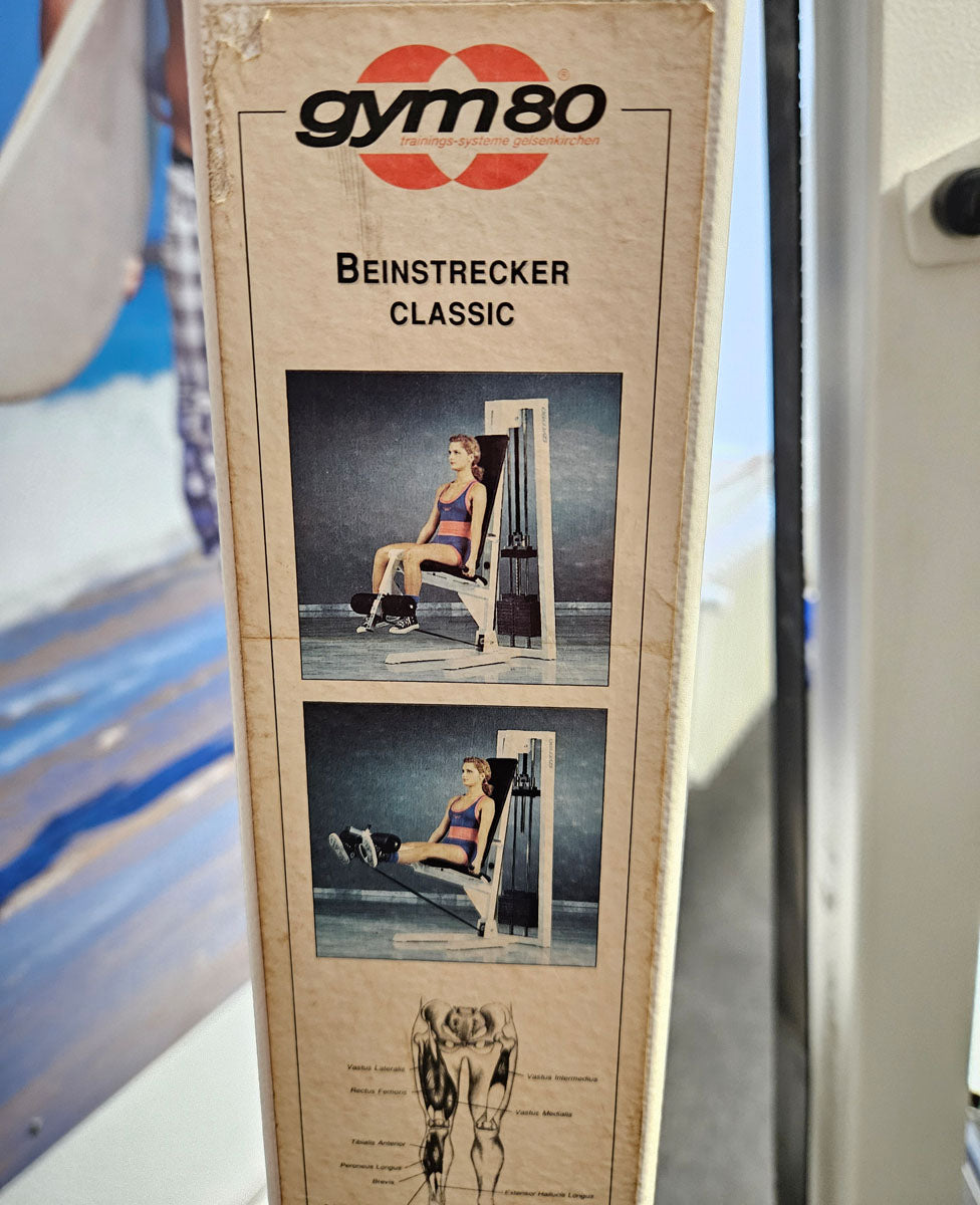 Gym80 Beinstrecker sitzend, Leg Extension, Oldschool Bodybuilding Kraftgerät - Edition oder Classic Line, Rahmenfarbe Weiß, gebraucht mit Gebrauchsspuren