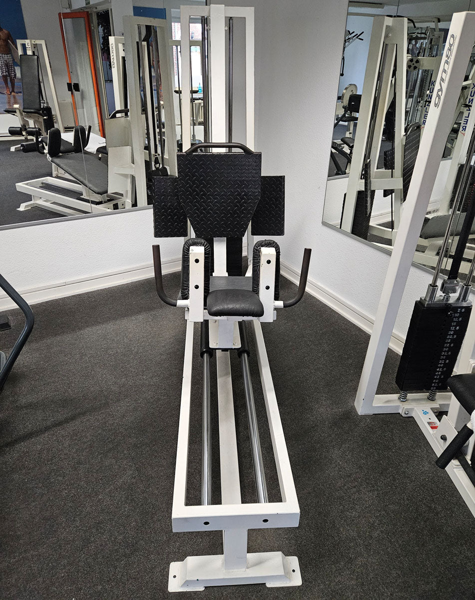 Beinpresse Oldschool, Leg Press, 225kg Gewichtsblock, Hersteller wahrscheinlich Gym80 oder L+K oder Galaxy, Bodybuilding Kraftgerät - Rahmenfarbe Weiß, gebraucht mit Gebrauchsspuren