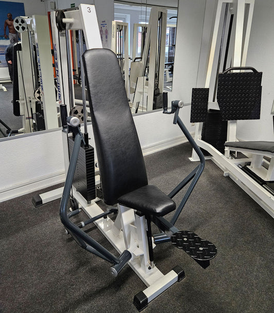 Künzler Bankdrückmaschine Bilateral, Chestpress, Brustpresse, Einstiegshilfe, 100kg Gewichtsblock, Oldschool Bodybuilding Kraftgerät, Rahmenfarbe Weiß, gebraucht und geprüft mit kleinen Gebrauchsspuren