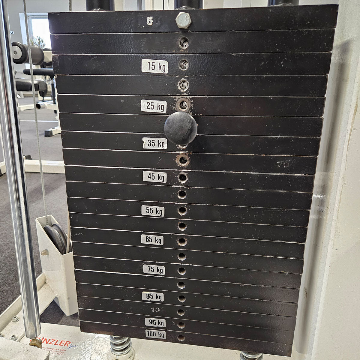 Künzler Schulterpresse Bilateral, Overheadpress, Shoulder Press, Einstiegshilfe, Oldschool Bodybuilding Kraftgerät, Rahmenfarbe Weiß, gebraucht und geprüft mit Gebrauchsspuren
