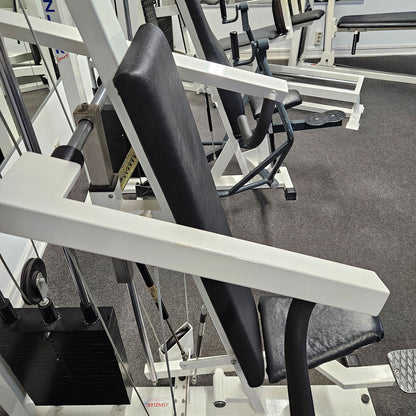 Künzler Schulterpresse Bilateral, Overheadpress, Shoulder Press, Einstiegshilfe, Oldschool Bodybuilding Kraftgerät, Rahmenfarbe Weiß, gebraucht und geprüft mit Gebrauchsspuren