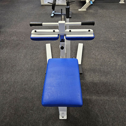 Jimsa Wadenmaschine Plate loaded 50mm, Seated Calf Raise, Rahmenfarbe Weiß, gebraucht und geprüft mit kleinen Gebrauchsspuren
