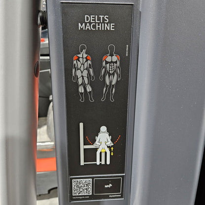 Technogym Selection Pro Seitheben, Delts Machine Kraftgerät für Schultertraining, Lateral Raise, Rahmenfarbe Silber, gebraucht - überholter Zustand