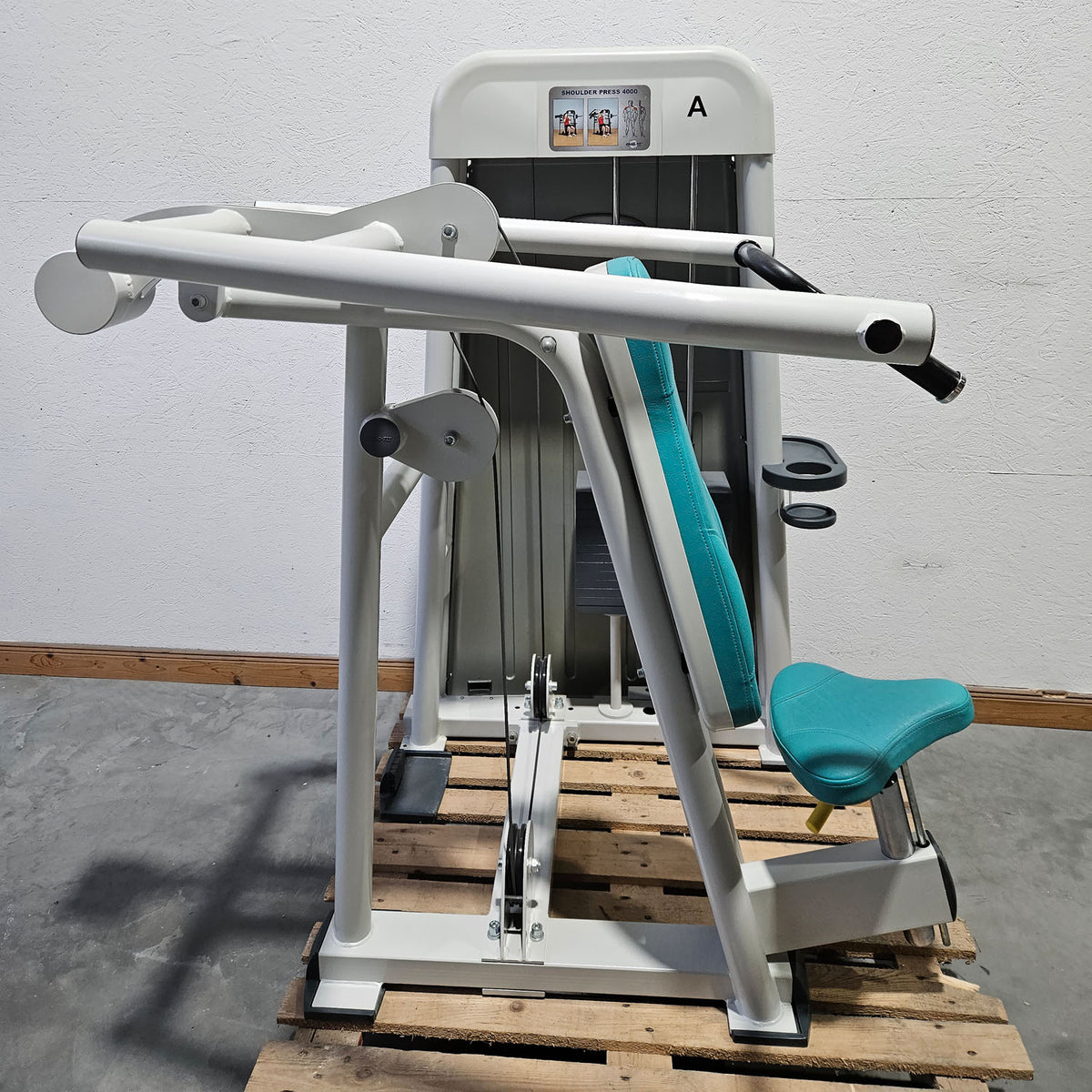 Ergo-Fit Schulterpresse, Shoulder Press, Überkopfdrücken, 4000 Serie, Rahmenfarbe Weiß, gebraucht - überholter Zustand