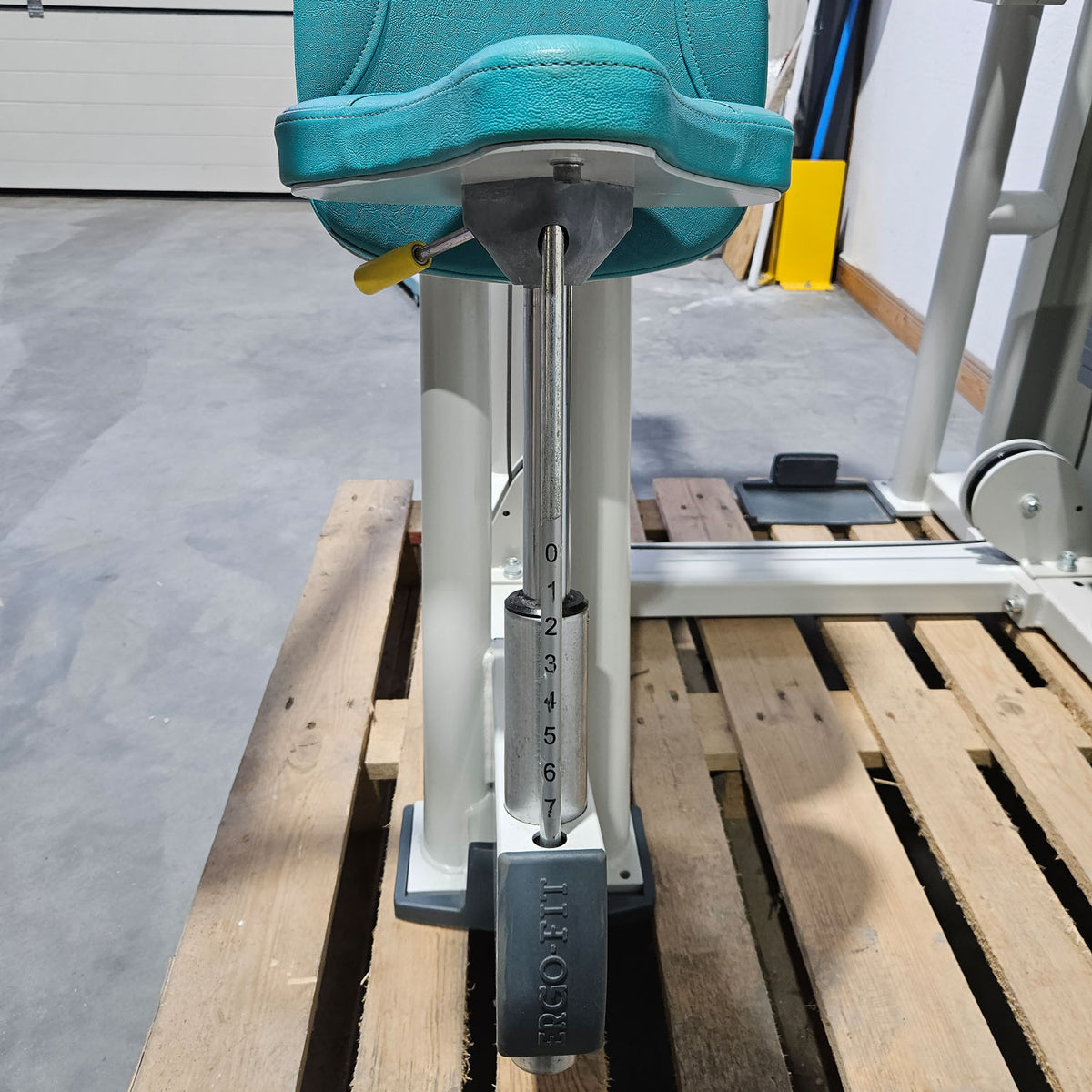 Ergo-Fit Schulterpresse, Shoulder Press, Überkopfdrücken, 4000 Serie, Rahmenfarbe Weiß, gebraucht - überholter Zustand