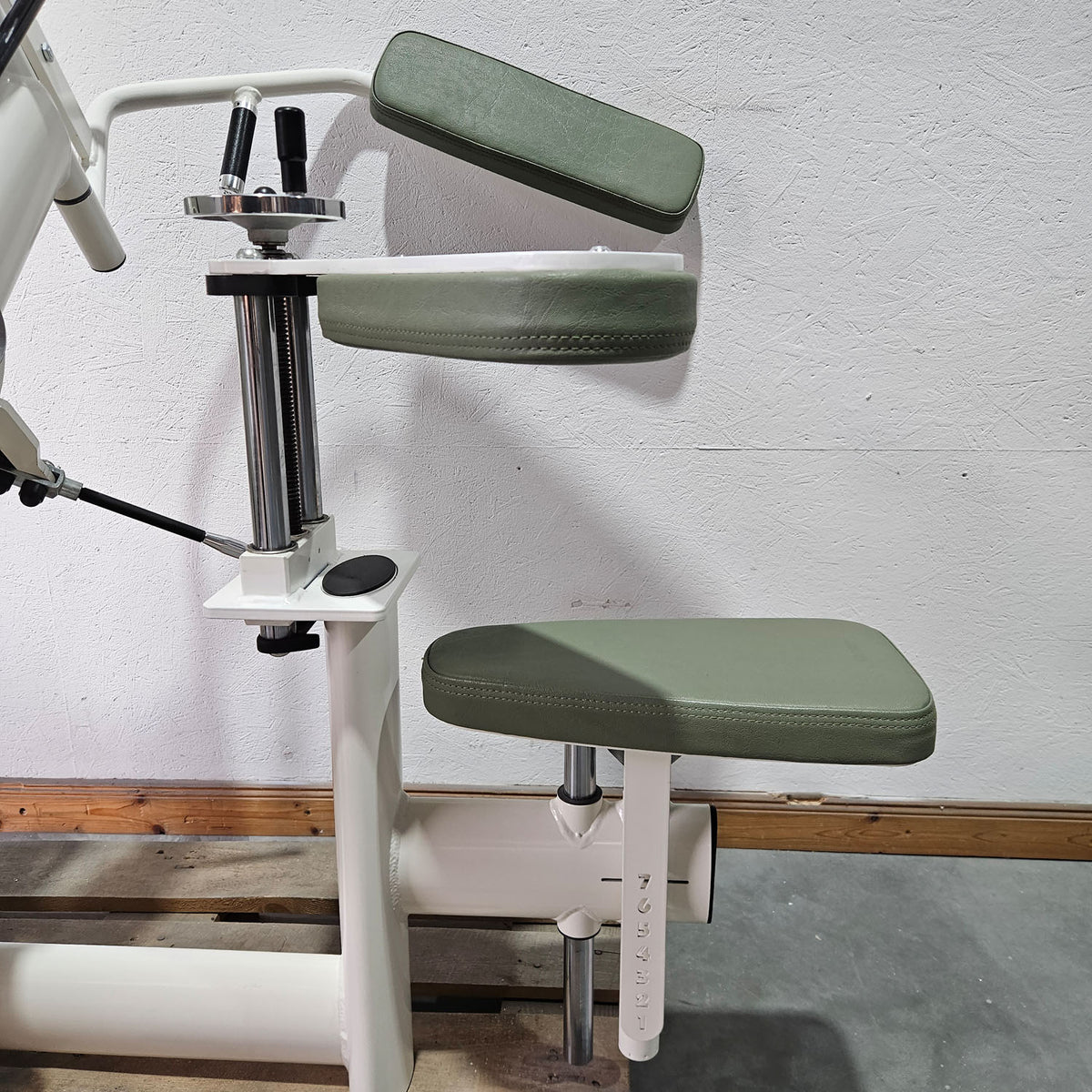 Gym80 Med80 3243 Lateralmaschine mit Trainingsarm, Lateralflexion, Latflex,  Seitneige-Maschine, Farbe Weiß, gebraucht - überholter Zustand