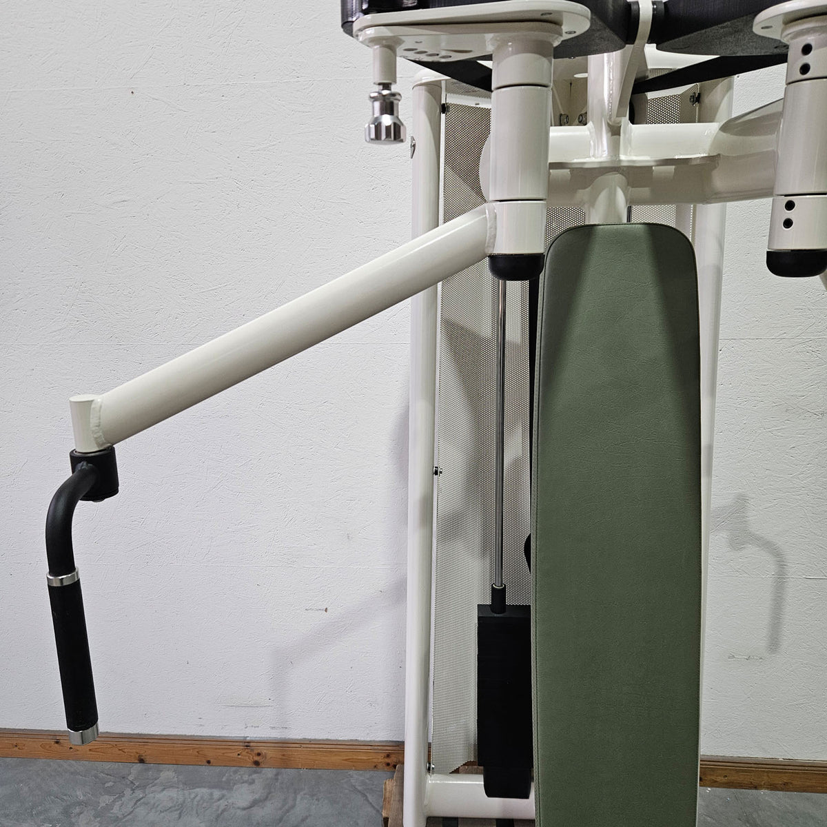 Gym80 3022 Butterfly, Sygnum, Bruststabilisator, Farbe Weiß, gebraucht - überholter Zustand