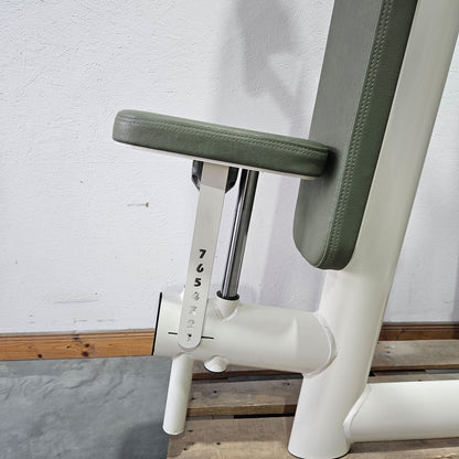 Gym80 3022 Butterfly, Sygnum, Bruststabilisator, Farbe Weiß, gebraucht - überholter Zustand