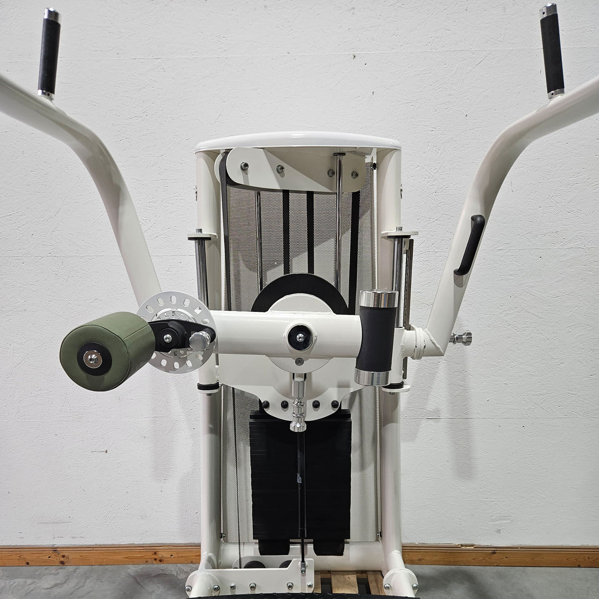 Gym80 Med80 3256 Multi Hip, Total Hip Kick Machine, Hip Pendulum, Color White, Used - Refurbished Condition