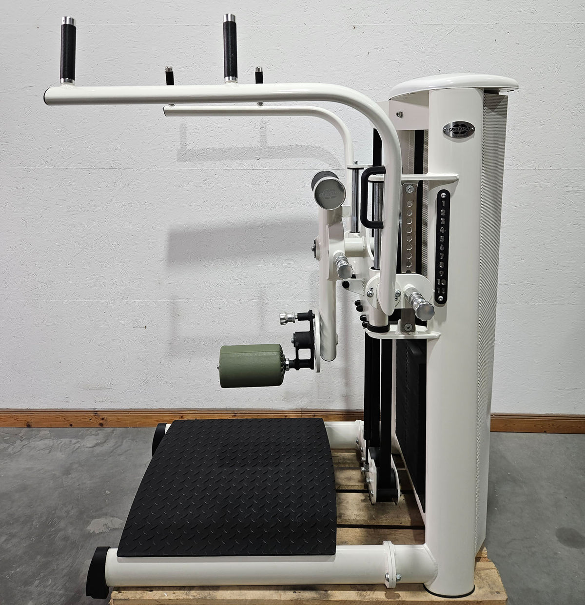 Gym80 Med80 3256 Multi Hip, Total Hip Kick Machine, Hip Pendulum, Color White, Used - Refurbished Condition