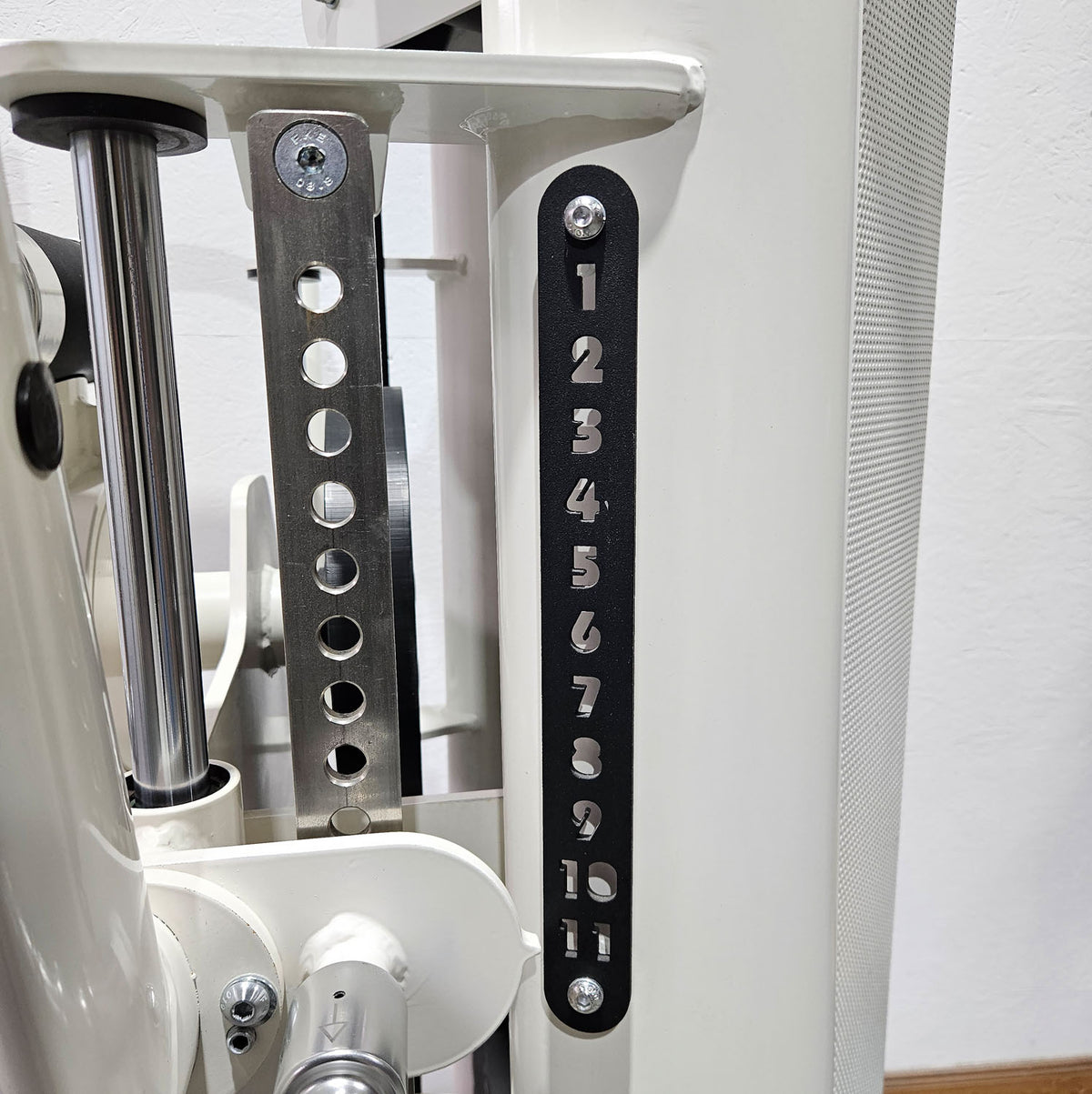 Gym80 Med80 3256 Multi Hip, Total Hip Kick Machine, Hip Pendulum, Color White, Used - Refurbished Condition
