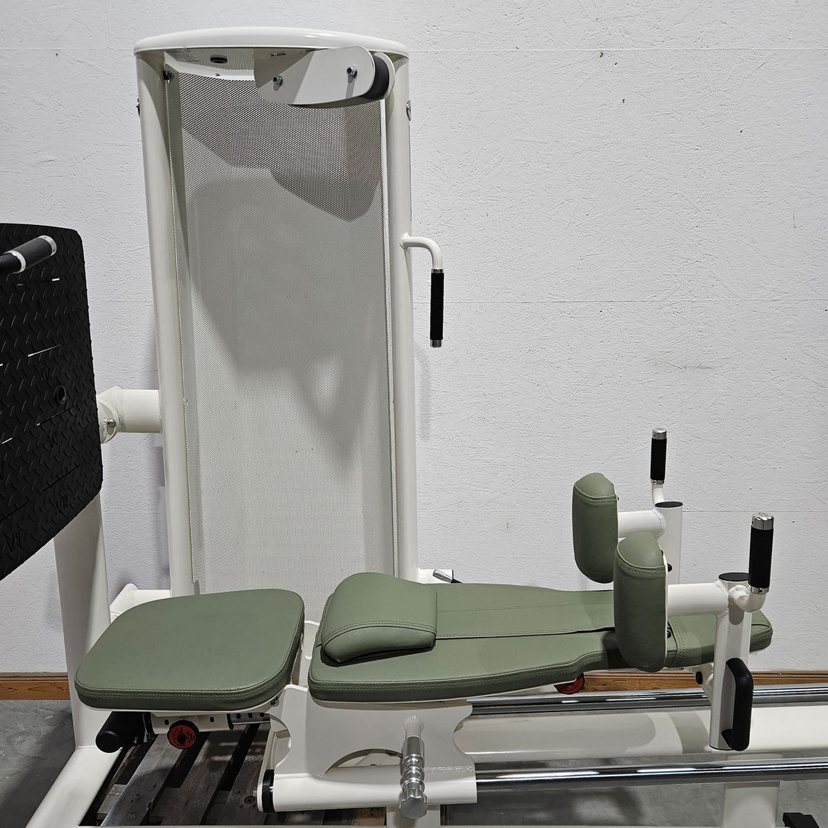 Gym80 Med80 3283 Funktionsstemme sitzend - liegend, Beinpresse verstellbar, Farbe Weiß, gebraucht - überholter Zustand
