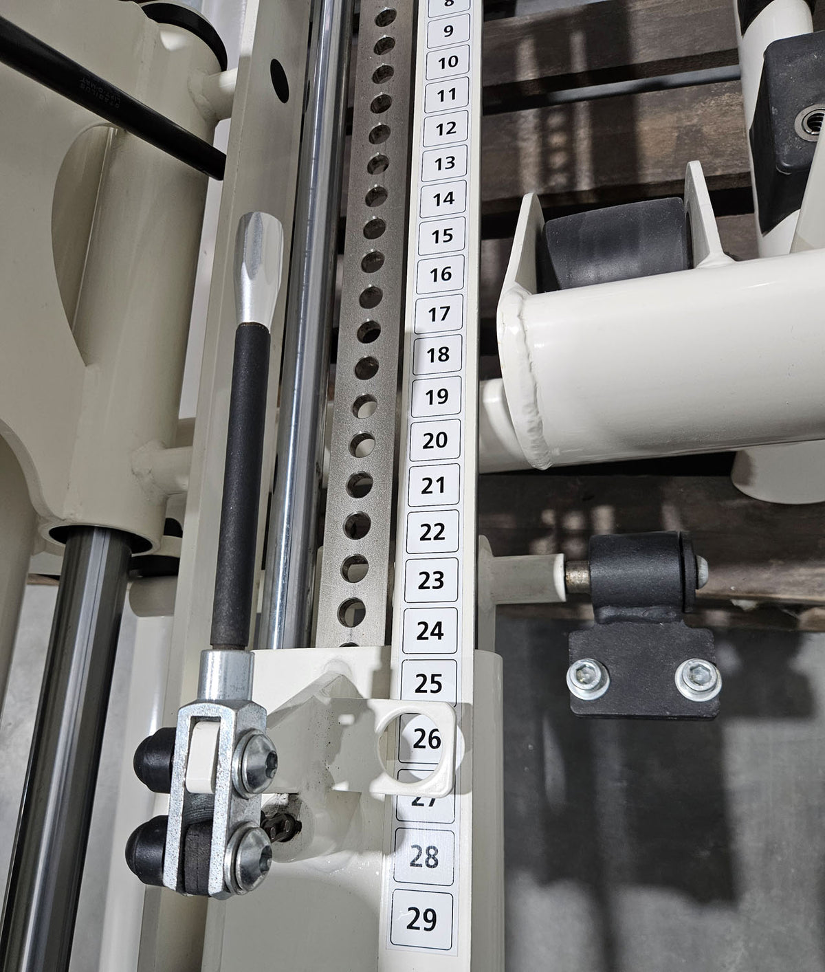Gym80 Med80 3283 Funktionsstemme sitzend - liegend, Beinpresse verstellbar, Farbe Weiß, gebraucht - überholter Zustand