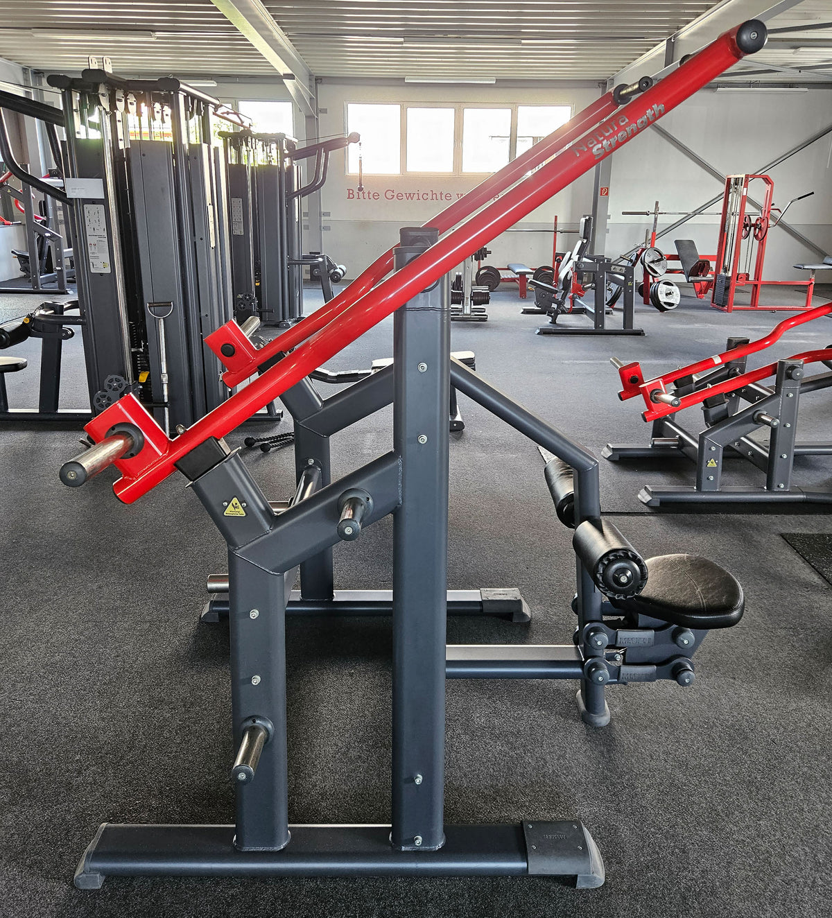 Master Sport Plate loaded Set, 10 Kraftgeräte, Farbe Schwarz und Rot, gebraucht - geprüfter Zustand