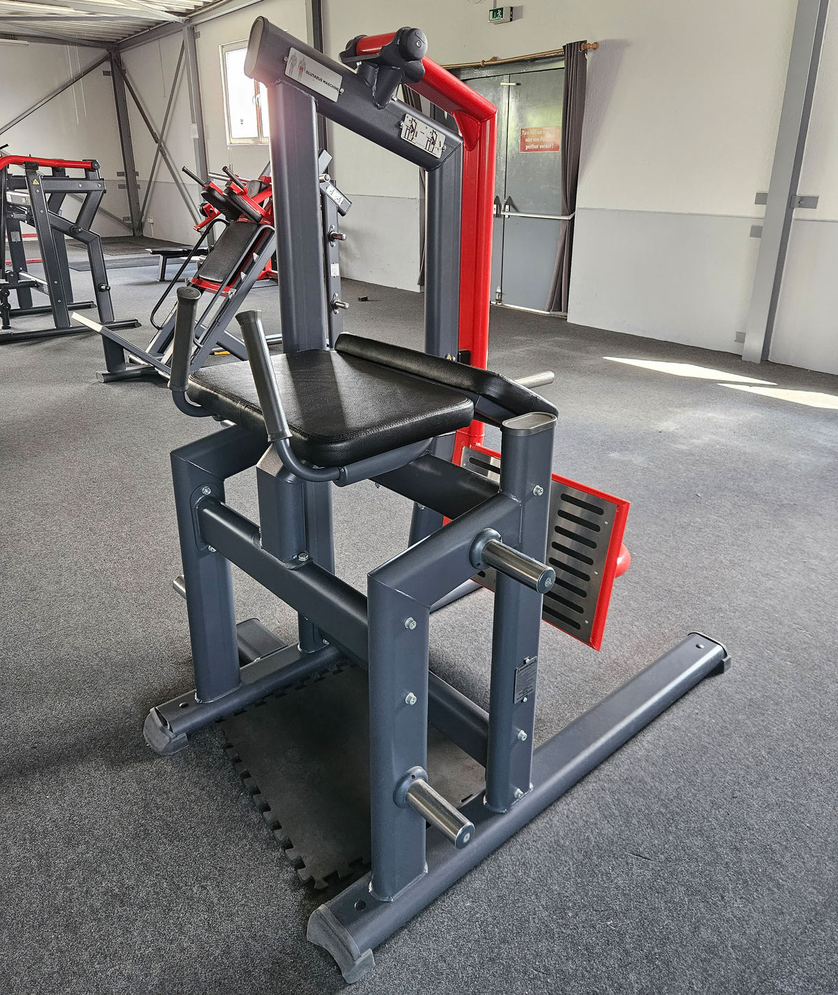 Master Sport Plate loaded Set, 10 Kraftgeräte, Farbe Schwarz und Rot, gebraucht - geprüfter Zustand