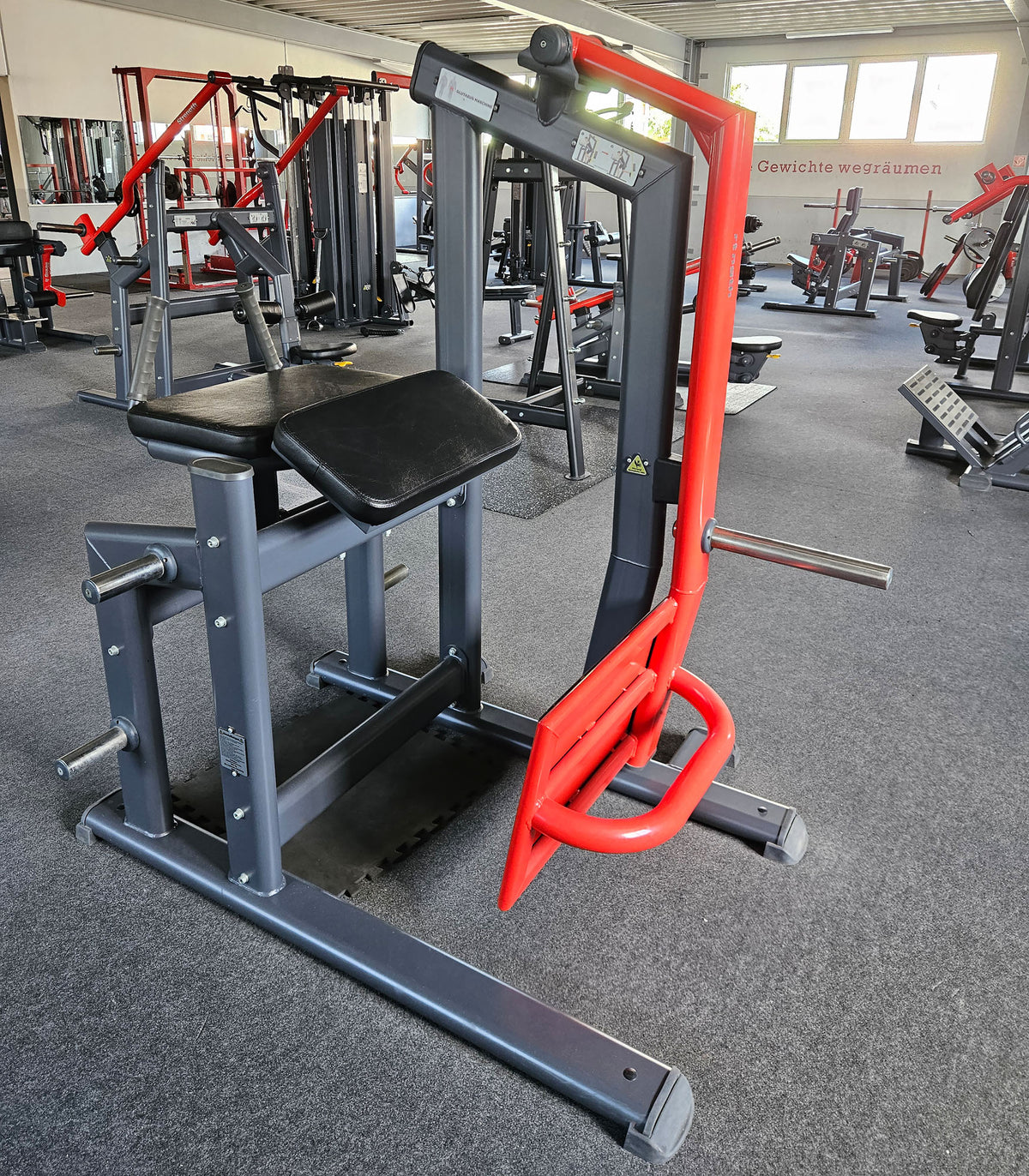 Master Sport Plate loaded Set, 10 Kraftgeräte, Farbe Schwarz und Rot, gebraucht - geprüfter Zustand