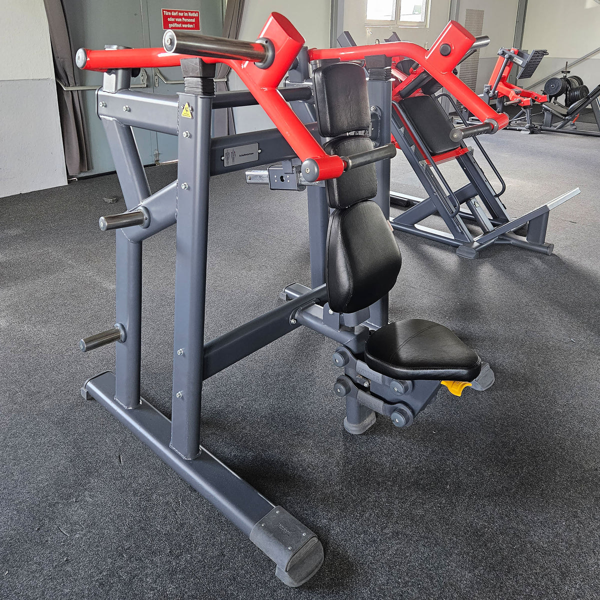 Master Sport Plate loaded Set, 10 Kraftgeräte, Farbe Schwarz und Rot, gebraucht - geprüfter Zustand