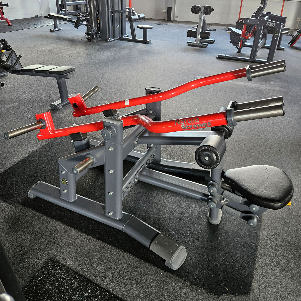 Master Sport Plate loaded Set, 10 Kraftgeräte, Farbe Schwarz und Rot, gebraucht - geprüfter Zustand