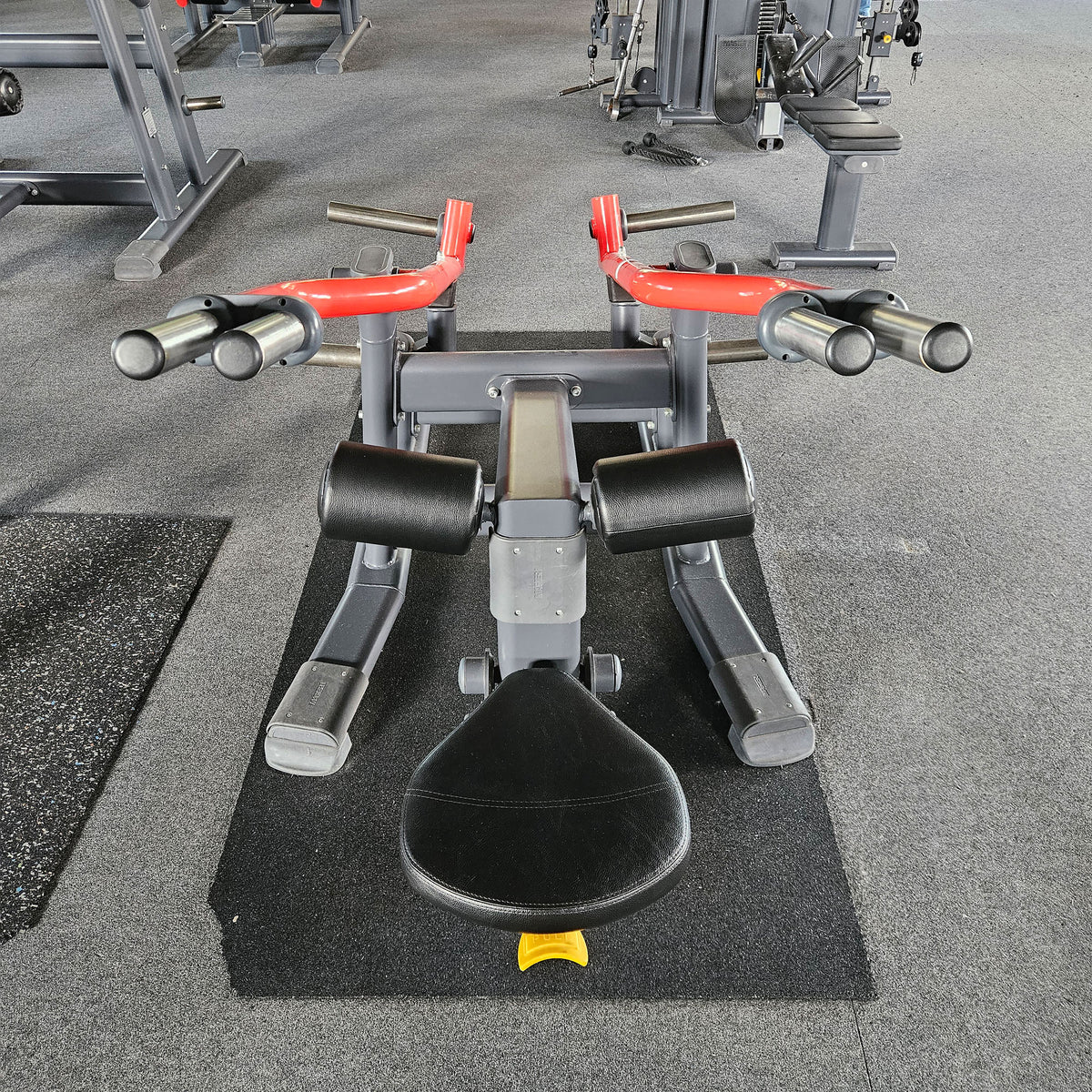 Master Sport Plate loaded Set, 10 Kraftgeräte, Farbe Schwarz und Rot, gebraucht - geprüfter Zustand